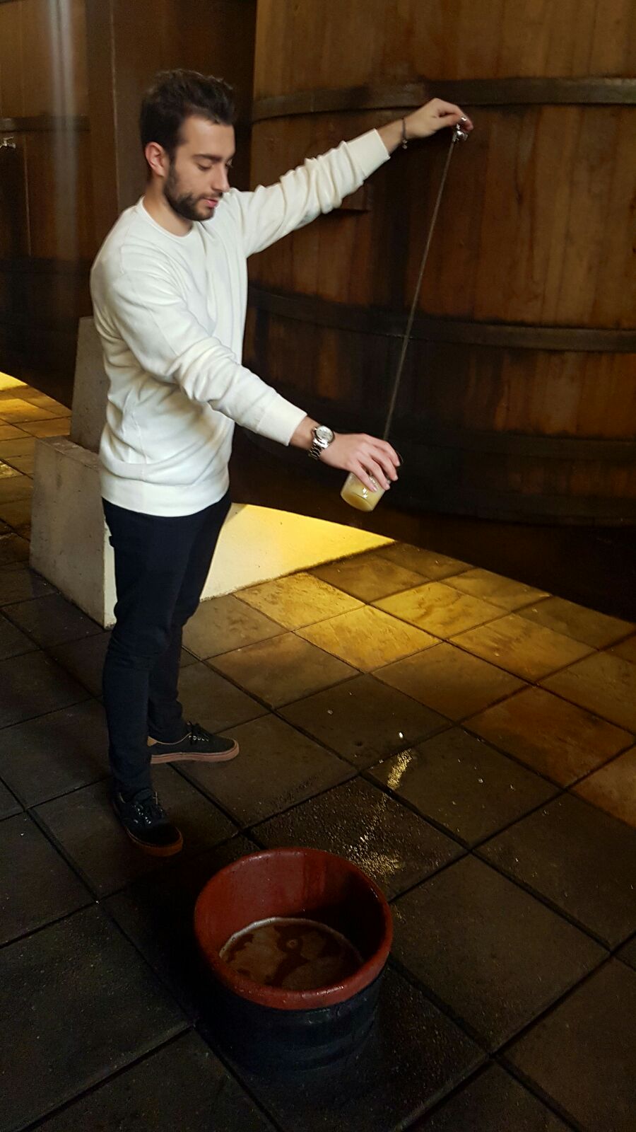 sirviendo sidra